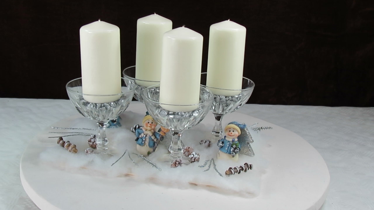Weihnachtsdeko mit Weingl&auml;sern selber basteln.
