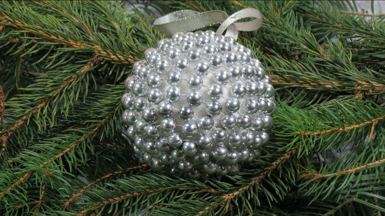 Dekoration Idee f&uuml;r Weihnachten zum selber basteln . Deko Kugel schnell und einfach