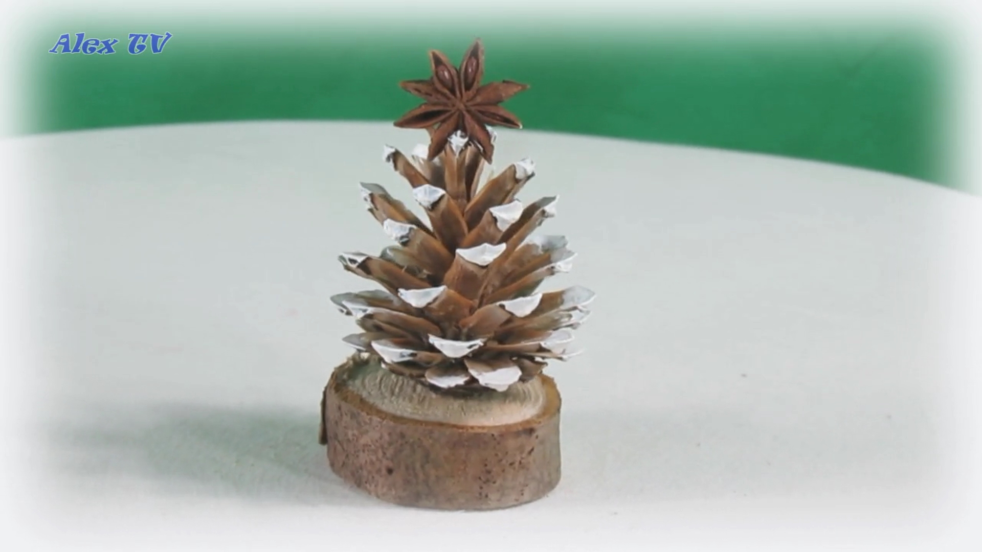 Weihnachtsbaum aus Tannenzapfen Schnell und einfach